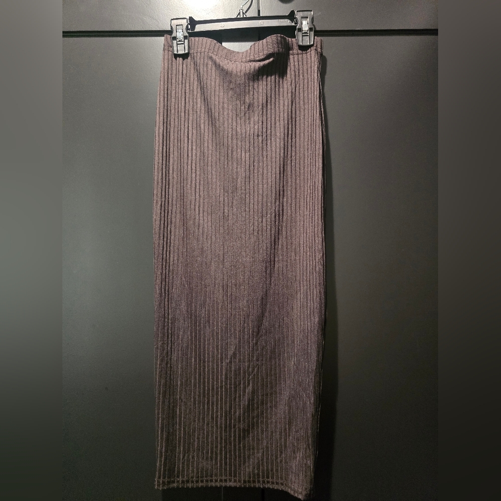 PrettyLittleThing Ribbed Maxi Skirt in Brown